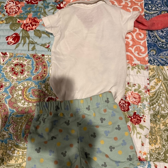 Loy of 2 infant boys Mickey Mouse outfits 12 months - Picture 9 of 9